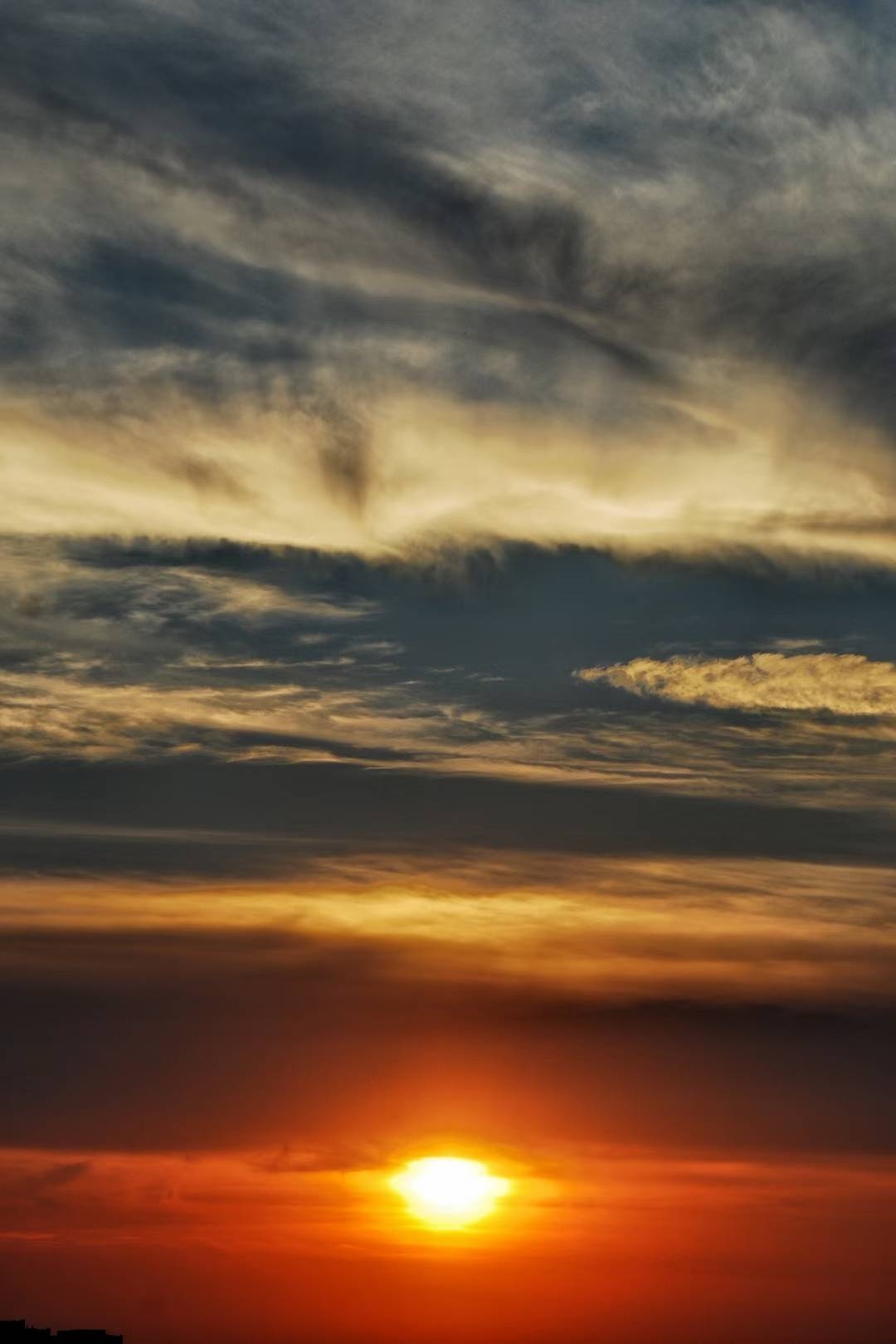 落日餘暉映晚霞 一抹夕陽美如畫